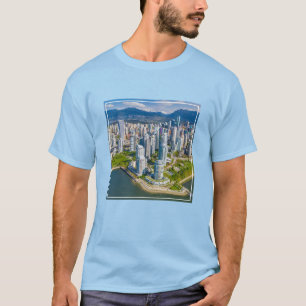 海岸線  バンクーバー、ブリティッシュコロンビア、カナダ Tシャツ