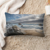 海岸線 | Stormy Big Sur，カリフォルニア ランバークッション (ブランケット)