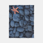 海岸|アイスランドに沿う黒い石のヒトデ フリースブランケット (正面)