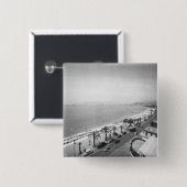 海岸B&Wのツーリストの複雑な眺め 缶バッジ (正面&裏面)