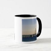 海峡3を渡るマッキナック橋 マグカップ (正面右)