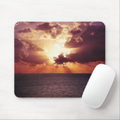 海平線上の曇り夕日 マウスパッド (マウス)