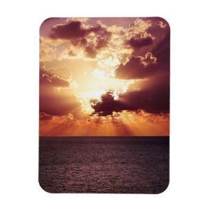 海平線上の曇り夕日 マグネット
