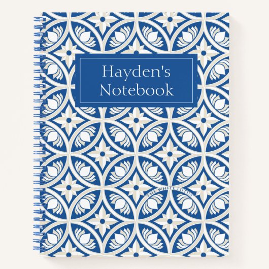 海沿い蓮のタイルのパターン – 白い蓮 ノートブック (正面)