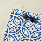 海沿い蓮のタイルのパターン – 白い蓮 ビーチタオル (インサイチュ)