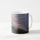 海波が昼間に岸に打ち寄せる コーヒーマグカップ (正面右)