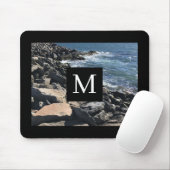 海波と岩の写真イニシャルブラック マウスパッド (マウス)