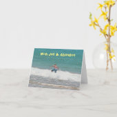 海波のまわりに飛び込み人/誕生日カード カード (黄色い花)