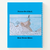 海波の近くの岩にペリカン ノートブック (裏面)