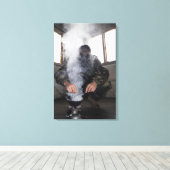 海洋はガス室により多くのCSガスを充填する キャンバスプリント (インサイチュ (ウッドフロア))