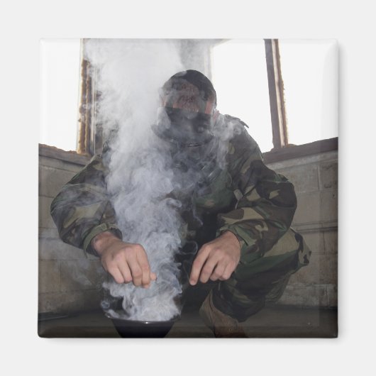 海洋はガス室により多くのCSガスを充填する マグネット (正面)