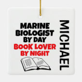 海洋生物学者の愛読のカスタム セラミックオーナメント (裏面)