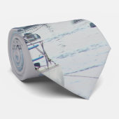 海港の海のマリーナを航海するヨット ネクタイ (ロール)