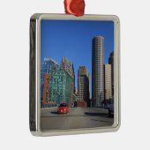 海港通り橋およびボストンスカイライン。ボストンはあります メタルオーナメント (右)