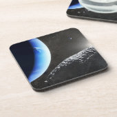 海王星の小さな月のカバ。 コースター (左側)