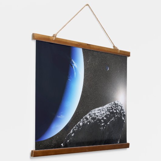 海王星の小さな月のカバ。 吊り下げ型タペストリー (傾斜あり)