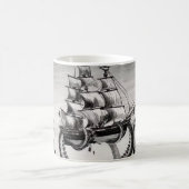 海賊か帆船の白のマグを握るKraken コーヒーマグカップ (中央)
