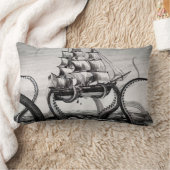 海賊か帆船のLumbarの枕を握るKraken ランバークッション (ブランケット)