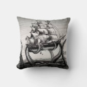海賊か帆船20"を握るKraken枕 クッション (正面)