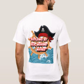 海賊の操舵輪の引用 Tシャツ (裏面)