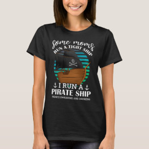 海賊船走できつい船走を見つける母親 Tシャツ