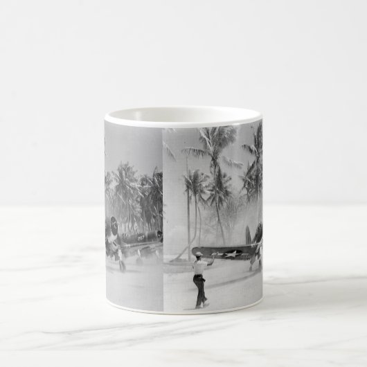 海賊F-4U南太平洋の第2次世界大戦 コーヒーマグカップ (中央)