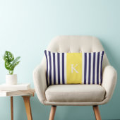 海軍レモン色のストライプなモノグラム ランバークッション (椅子)