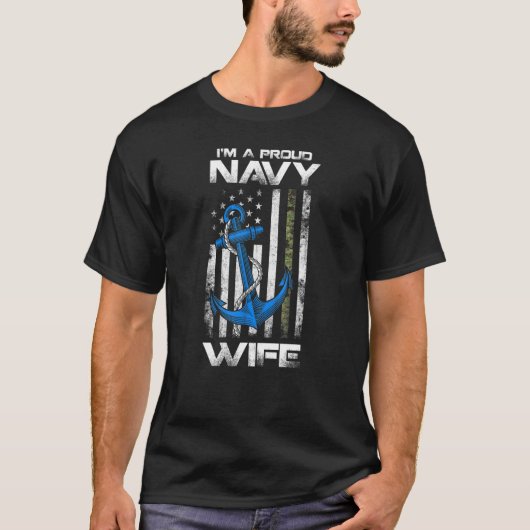 海軍誇りを持ったアメリカ国旗のヴィンテージの妻 Tシャツ (正面)