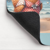 海辺で水着を着た鶏 マウスパッド (コーナー)