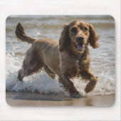 「海辺のおもしろい:海の中遊でのコッカースパニエル犬 マウスパッド (正面)