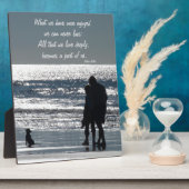 海辺のカップルと愛犬 - 個人名入れ可能 フォトプラーク (側面)