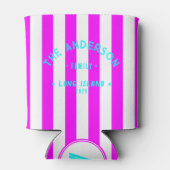 海辺のレトロピンクストライプと家族の名前 缶クーラー (裏面)