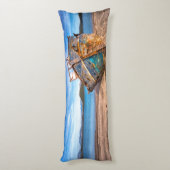 海辺の古い青いボート ボディピロー (裏面 (縦))