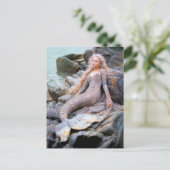 海辺の岩に座る人魚 シーズンポストカード (スタンド正面)