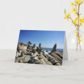 海辺の岩のケアングリーティングカー空白のド（内部） カード (黄色い花)