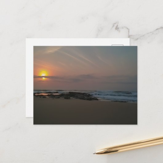 海辺の岩山の上の日の出 ポストカード (正面/裏面インサイチュ)