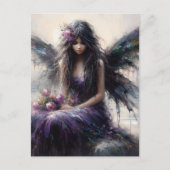 海辺の崖の上に座っている紫色のドレスの妖精 ポストカード (正面)