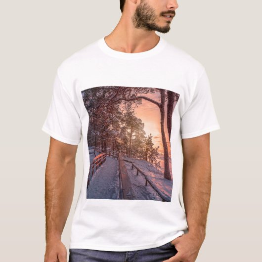 海辺の松林の冬の夕日 Tシャツ (正面)