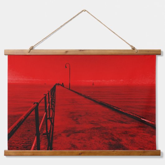 海辺の桟橋を散歩する 吊り下げ型タペストリー (正面)