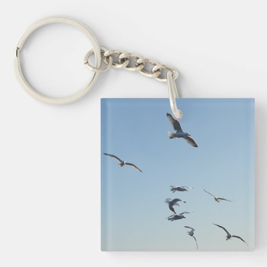 海辺の鳥 カモメが海の波の上を飛ぶ キーホルダー (正面)