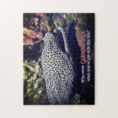 海面下でマダラ科ウナギ ジグソーパズル (縦)