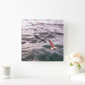 海飛んでいる波を越えた貝 スクエア壁時計 (ホーム)