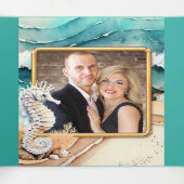 海馬の砂のビーチ海波の水色 三つ折り招待状 (内部中)