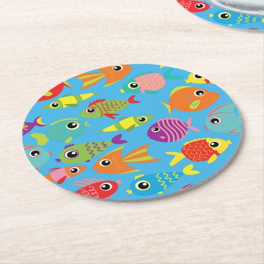 海魚の誕生日パーティーの下で ラウンドペーパーコースター (アングル)