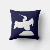 海鳥。青い枕の上に白 クッション (裏面)