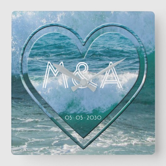 海、ビーチ結婚ライフのカップルイニシャルと日付 スクエア壁時計 (正面)