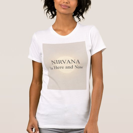 涅槃はここにあり、今にある 悟りの言葉 Tシャツ (正面)
