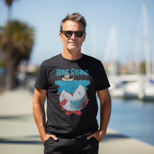 消えた魚釣りが大きなキャッチマンガを待っている Tシャツ