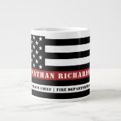 消防パーソナライズされた士の薄い赤線の消防 ジャンボコーヒーマグカップ (正面)