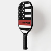消防パーソナライズされた軍旗（薄い赤線） ピックルボールラケット (左)